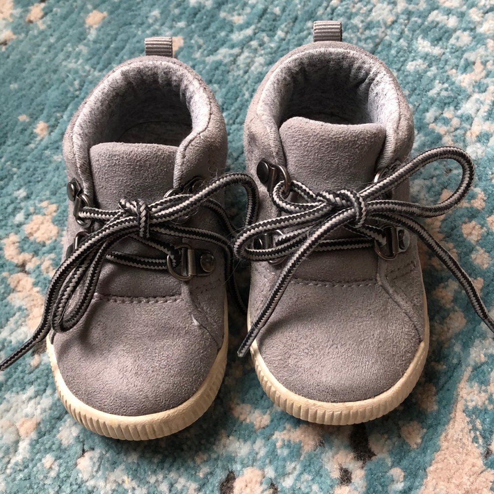 Carter’s sneakers size 4
